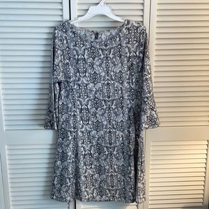 Gray geometric pattern with white background